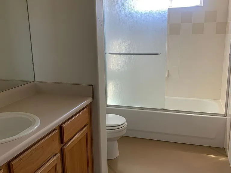 2940 N Adelaide Farms Pl — Photo 12