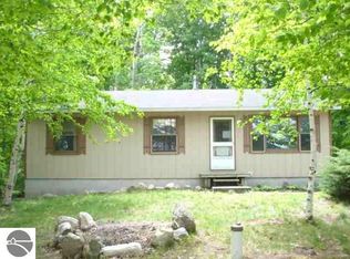 1908 Potter Rd E, Traverse City, MI 49696