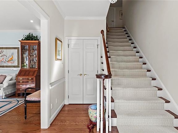 3rd image of 158 Westhaven Cir