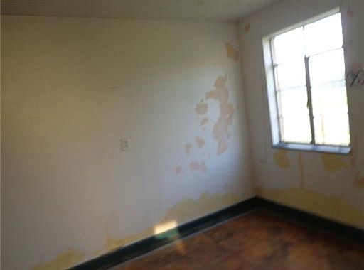 2nd image of 905 Vernon Dr