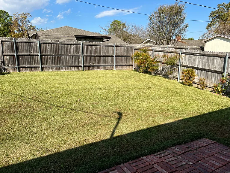 1825 Glenway Dr — Photo 17