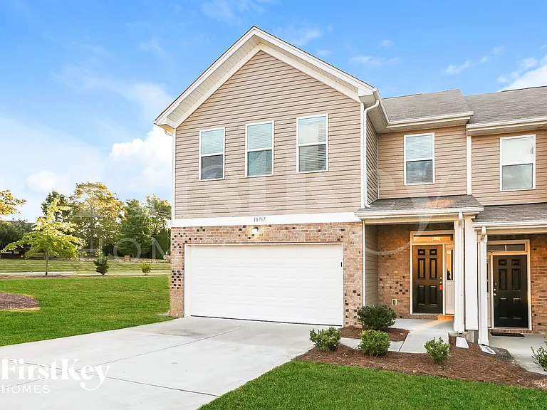 10717 Rivergate Dr NW — Photo 2