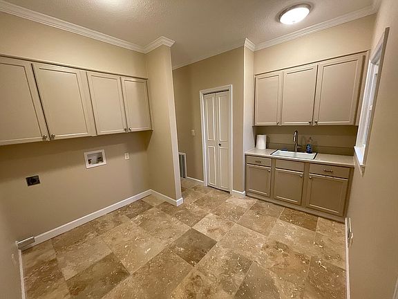 Mud room/laundry area