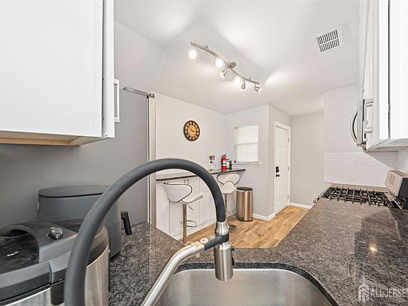 2nd image of 2706 Lighthouse Ln