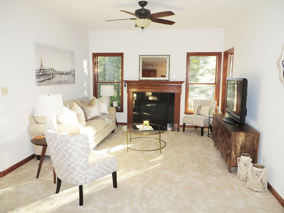 1st image of 22377 Deerpath Ct