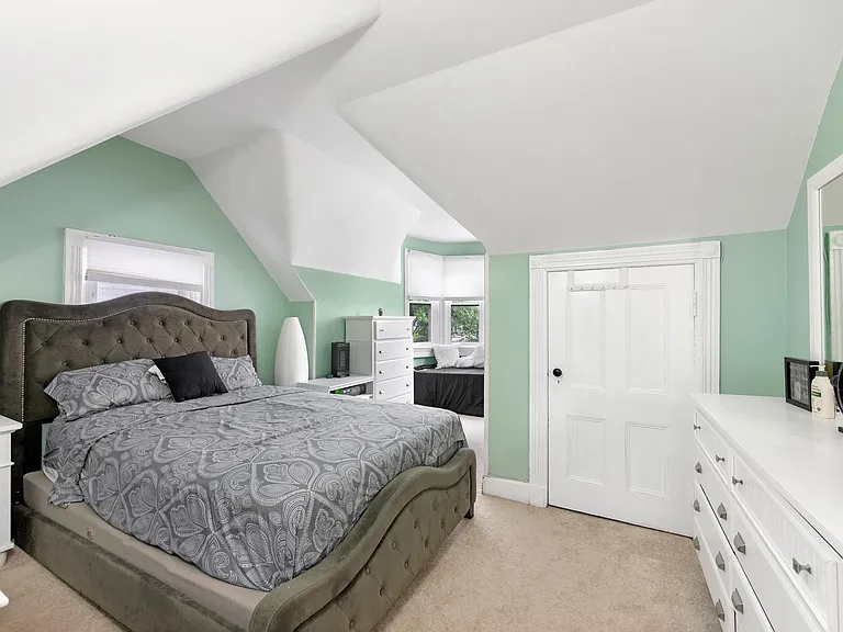 514 Warburton Ave — Photo 9