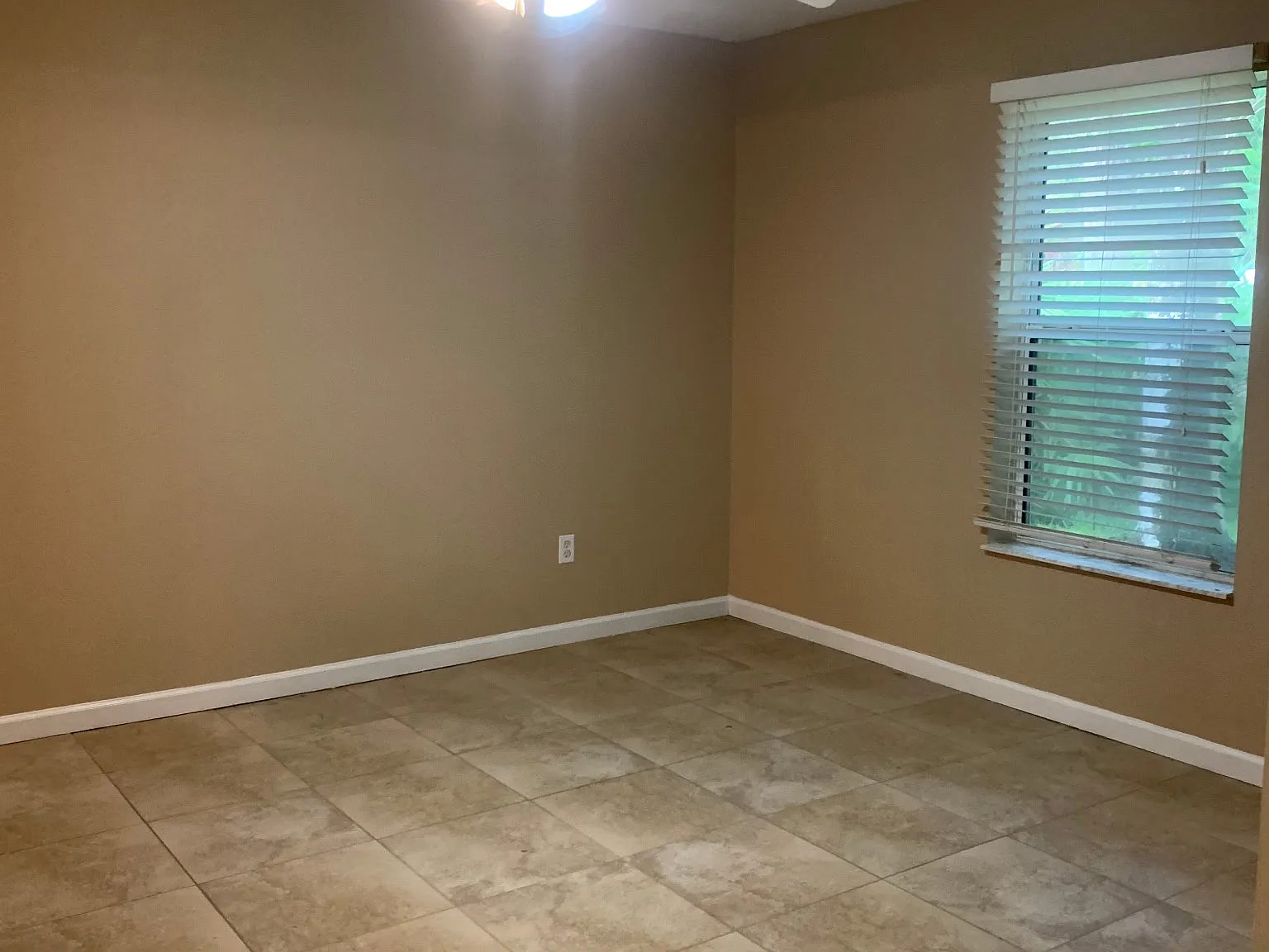 3 bed, 1300 sqft, $1,600 — Photo 2
