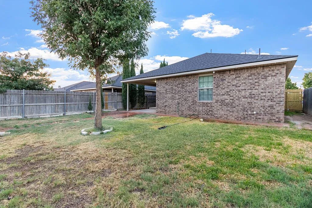 3 bed, 2.0 bath, 1444 sqft, $2,400 — Photo 3