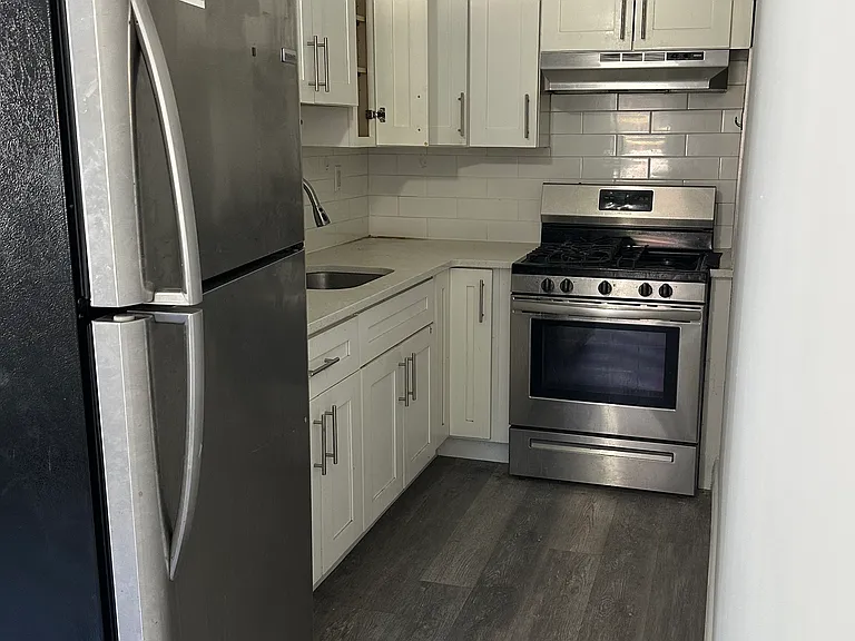 570 Fairview Ave #11 — Photo 3