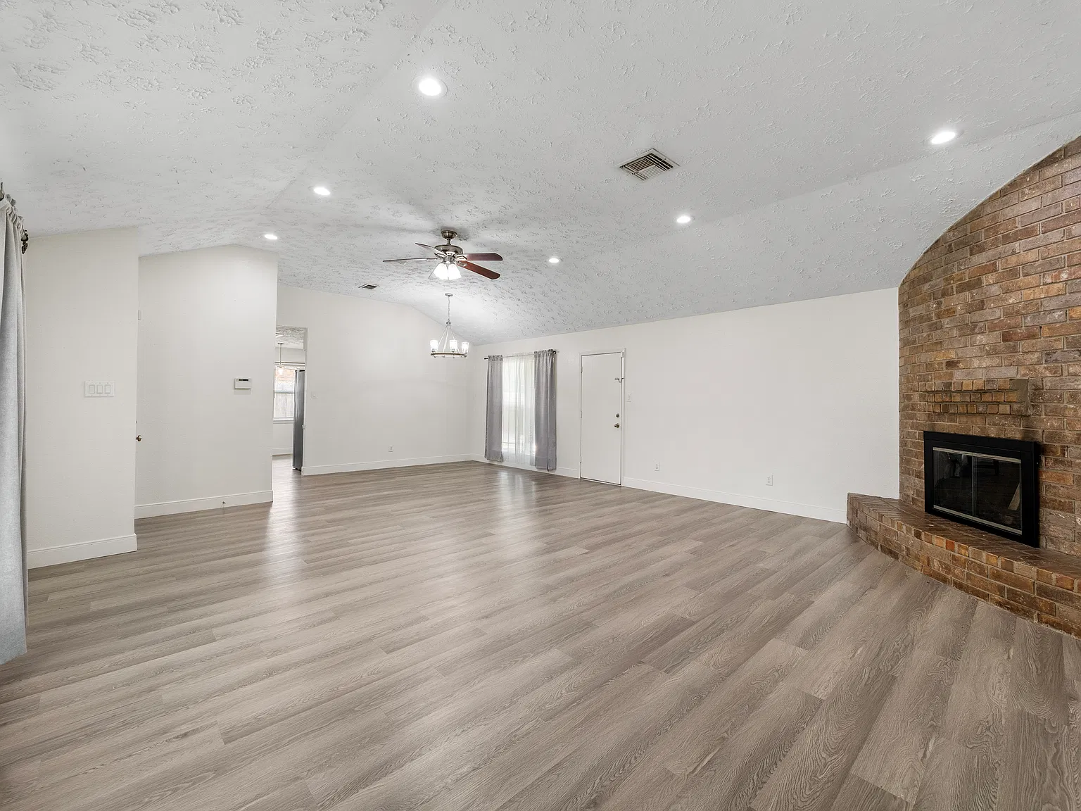 3 bed, 1661 sqft, $1,950 — Photo 4