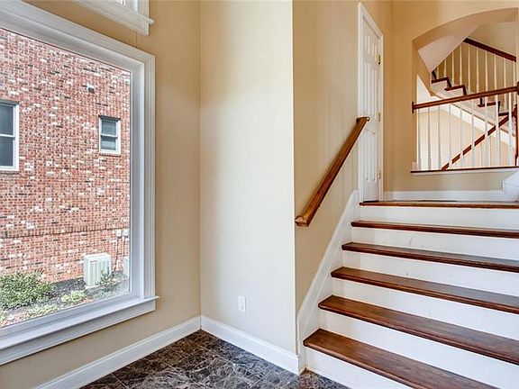 4th image of 1429 Montclair Ct SE