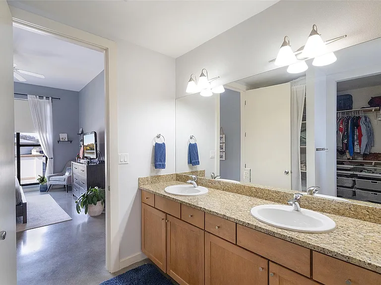 2525 S Lamar Blvd #304 — Photo 15