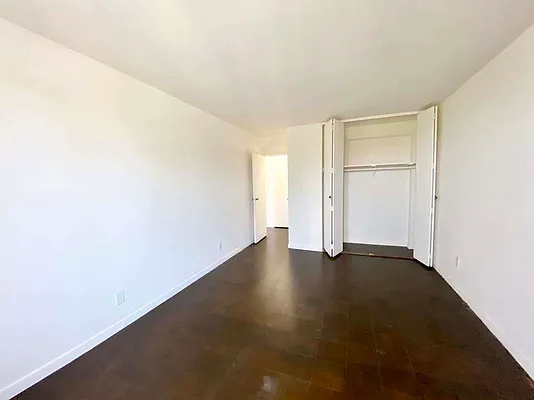 Rented by Bruma Realty LLC | media 25