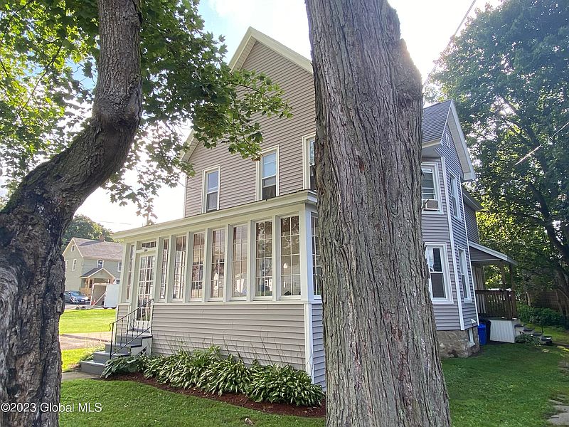 4th image of 130 Pleasant Avenue