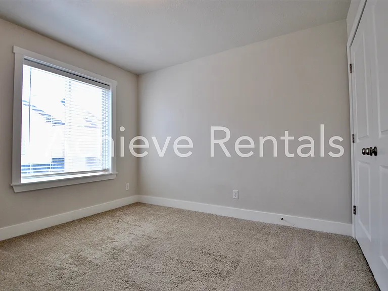 2053 N 380 E — Photo 12