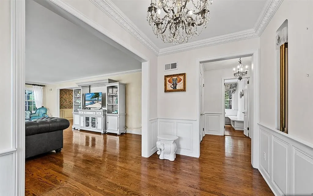 5 bed, 4.5 bath, 4636 sqft, $7,800 — Photo 4