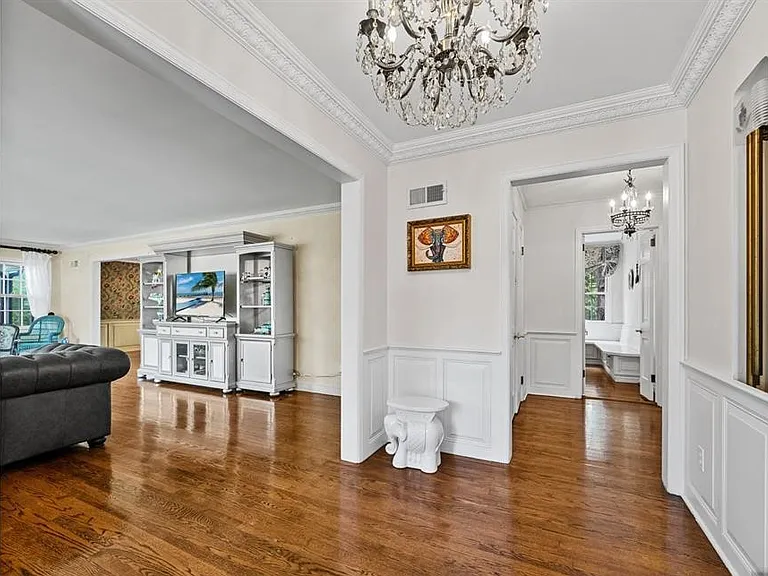 328 W Ridgewood Ave — Photo 4