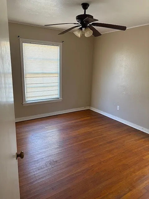Building Photo - 1213 Bowie Dr