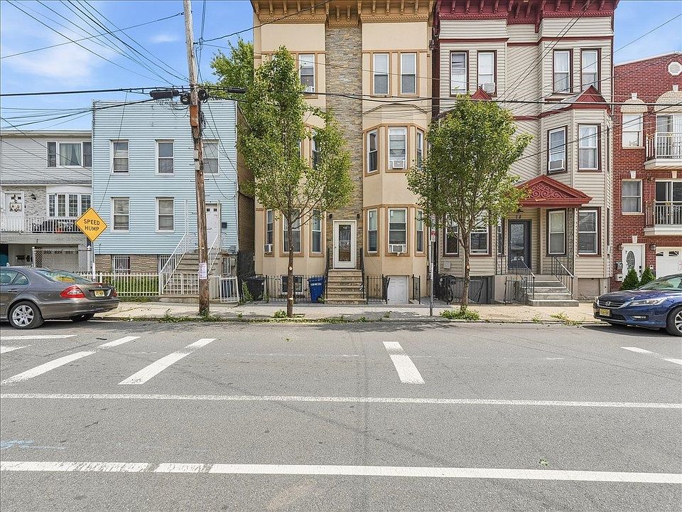 1st image of 80 Webster Ave APT 2L