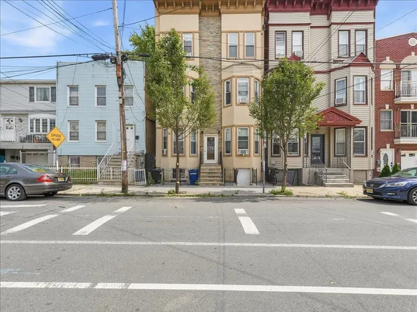 80 Webster Avenue image 1 of 20