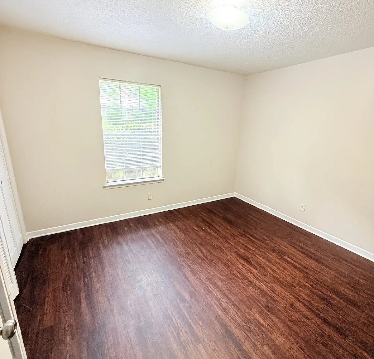 2 bed, 1.0 bath, $850 — Photo 4