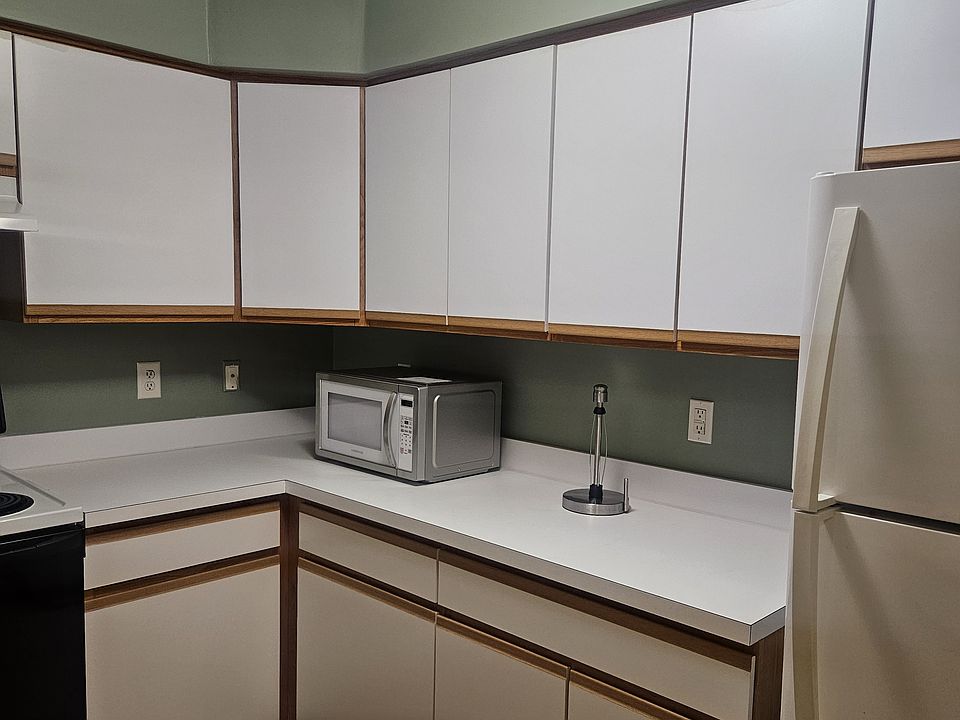 View to show top and bottom cabinets in the kitchen