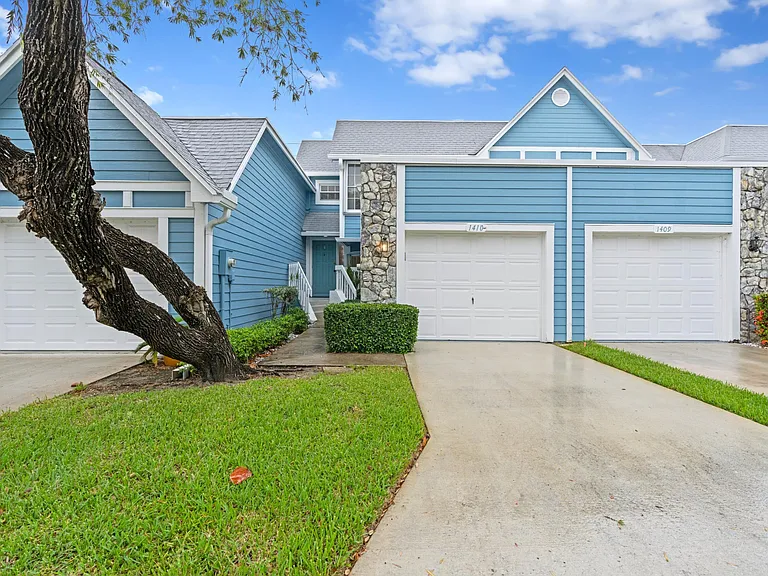 1410 Ocean Dunes Cir — Photo 2