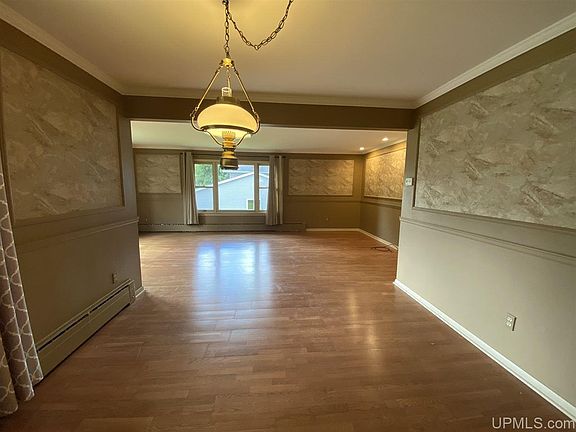 3rd image of 221 Lane Ave