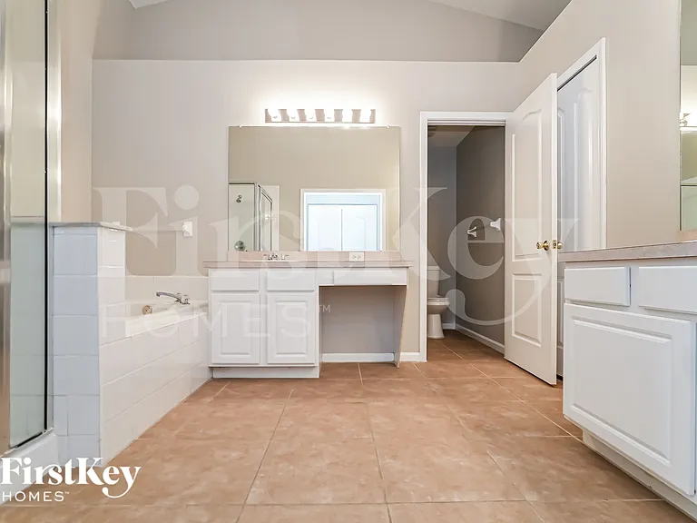 12430 Midpointe Dr — Photo 11