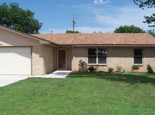 2304 Cherokee Dr, Pampa, TX 79065