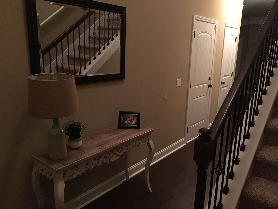 2nd image of 105 Greenbriar St
