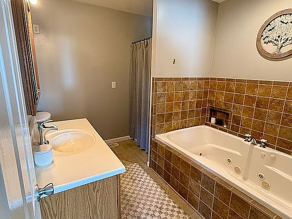 4th image of 606-608 E Sciota Ave