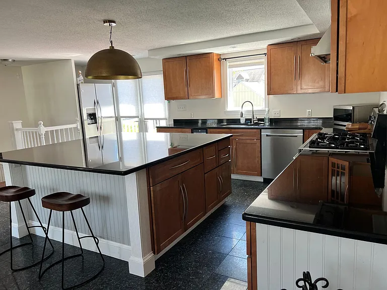 12 Gassett Rd — Photo 2