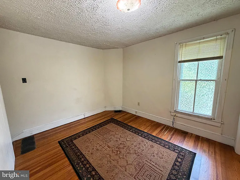 508 W Burke St — Photo 25