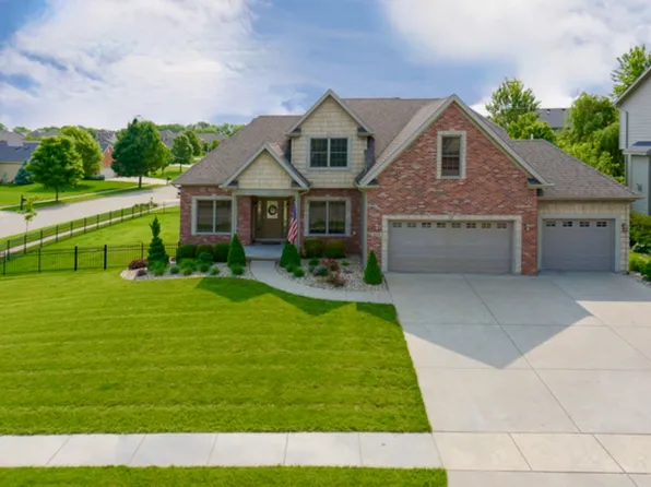 2502 Crooked Creek Rd, Bloomington, IL 61705