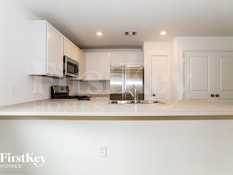 423 Jewett Meadow Dr — Photo 5