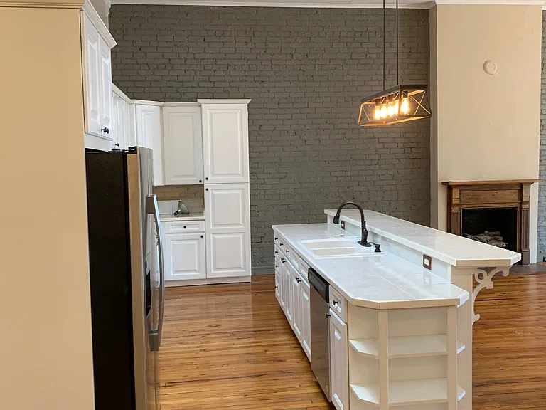 135 W Union St — Photo 24