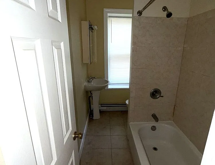 Mount Pleasant Ave W 134 — Photo 23