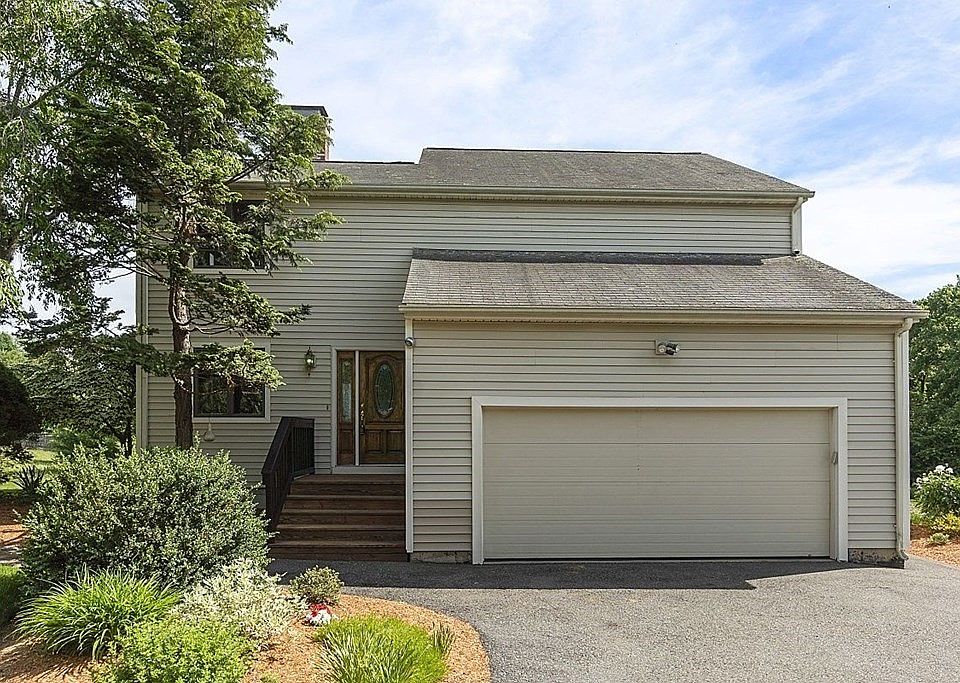 823 Central St, Holliston, MA 01746 Zillow