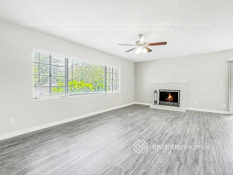2459 Mercer Cir S — Photo 8
