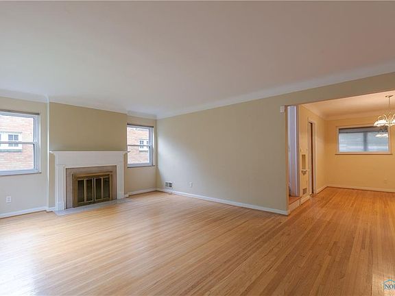 3rd image of 3014 Barrington Dr