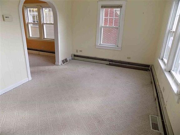 3rd image of 1113 Hilborn Ave