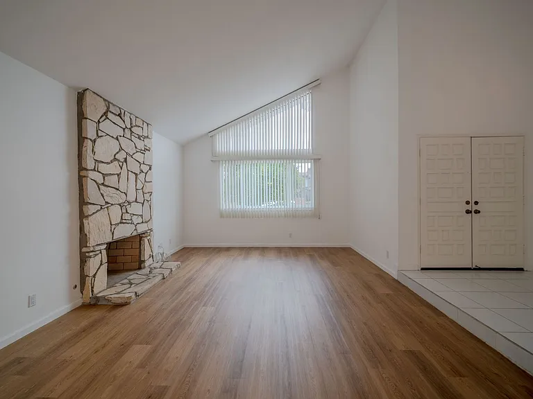 18950 Mount Walton Cir — Photo 5