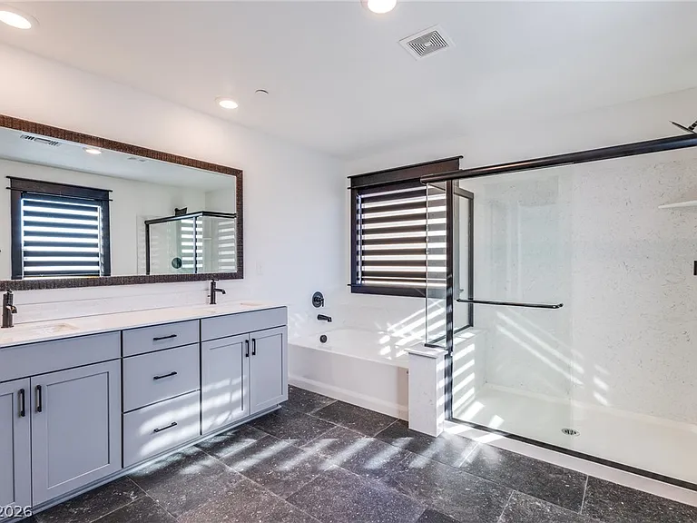 2605 Tolmezzo St — Photo 24