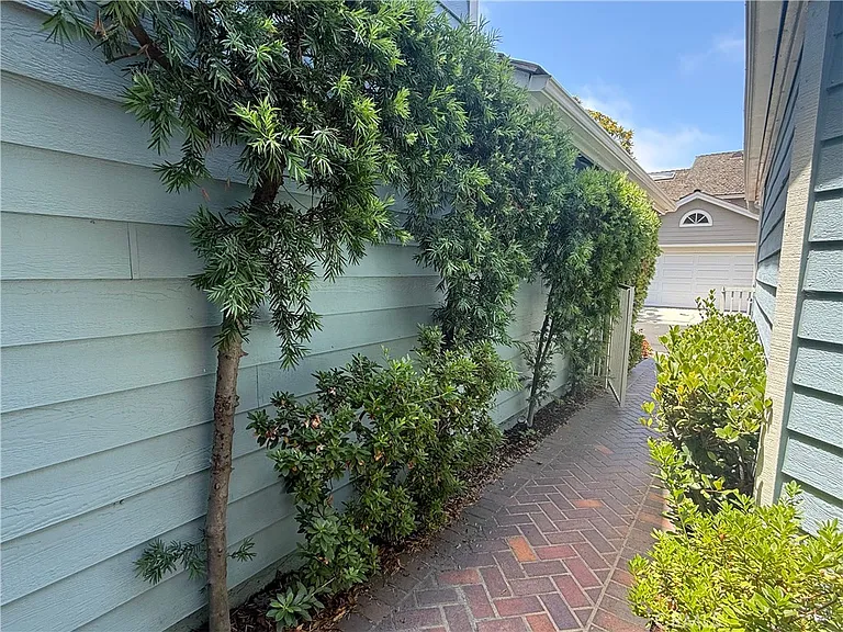 600 Wakefield Ct #102 — Photo 26