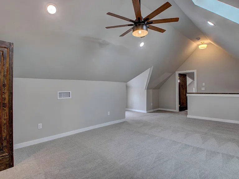 1420 Commerce St — Photo 8