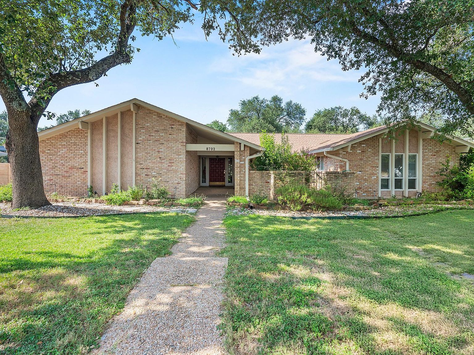 8702 Balcones Club Dr