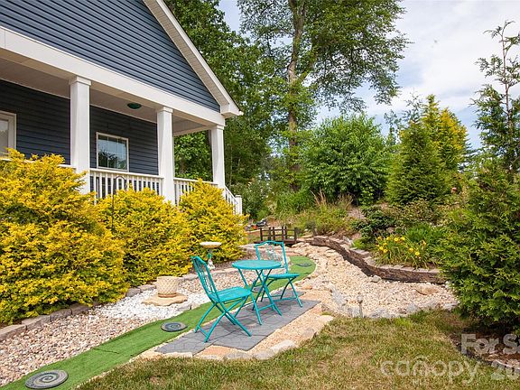 3rd image of 83 Moss Hill Dr