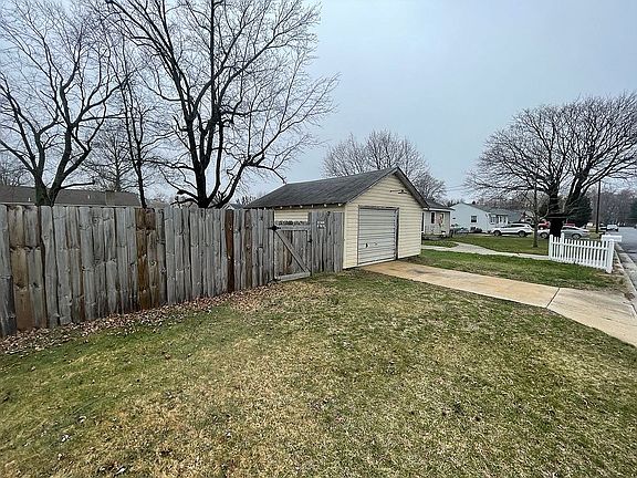 5th image of 43 Penn Beach Dr