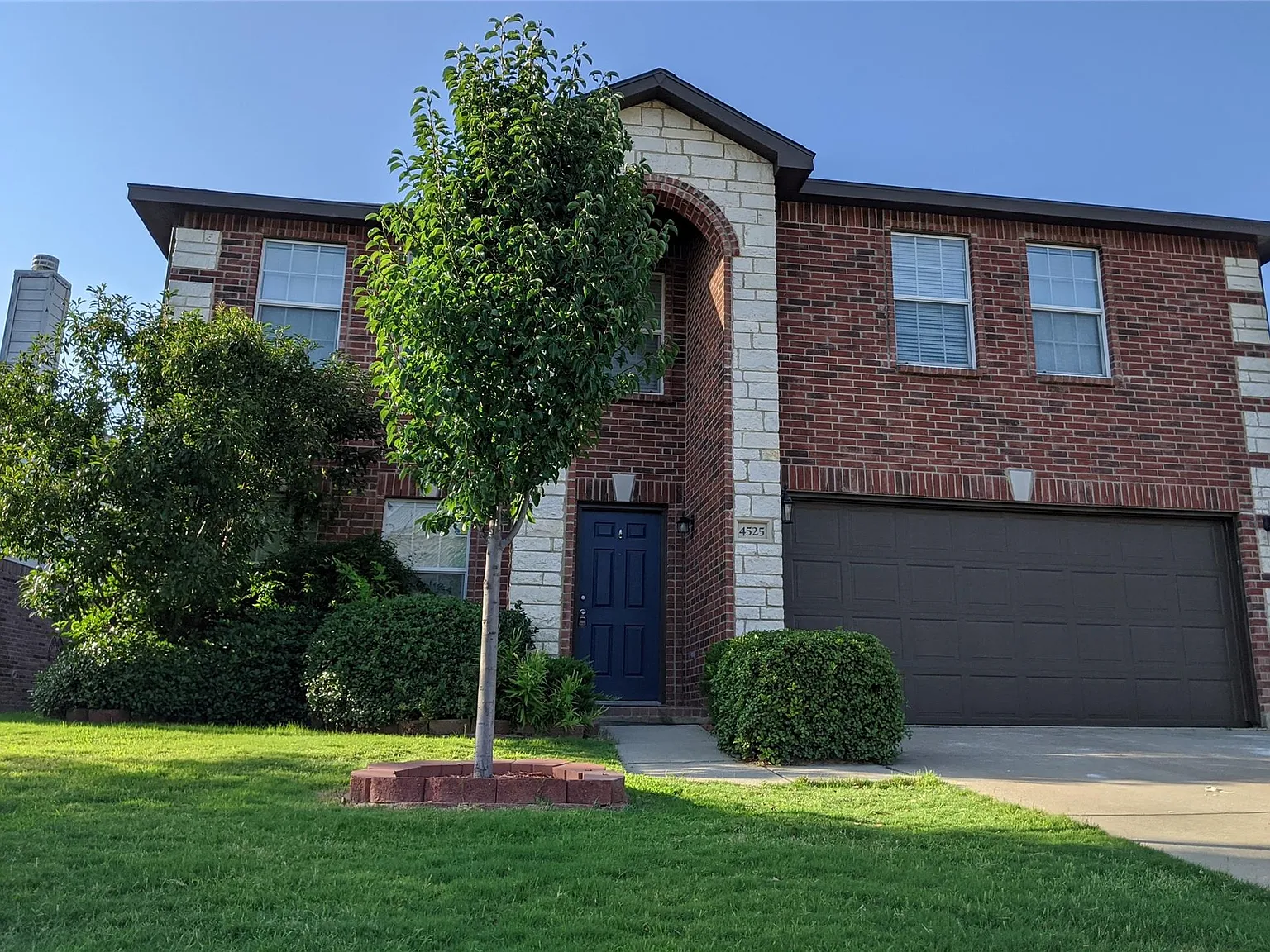 4 bed, 2942 sqft, $2,599 — Photo 1
